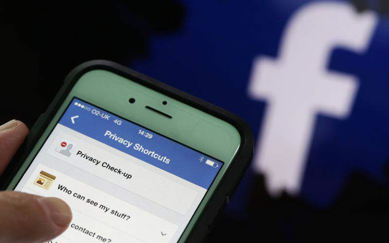Facebook Plans to Get Into the Virtual Reality Market Through Your Phone
