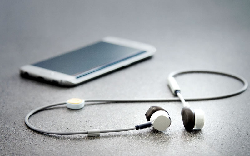 PUGZ Review : The World's Smallest Earbuds