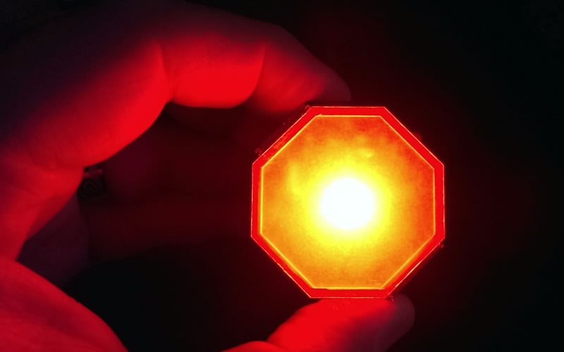 Stoptix is a Brake Light that Warns of Upcoming Collisions Before the Foot Even Sets on the Brakes