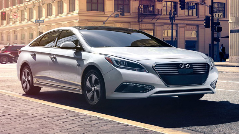2016 Hyundai Sonata Sedan Review - A Mid-Sized Car With Plenty of Passenger Room