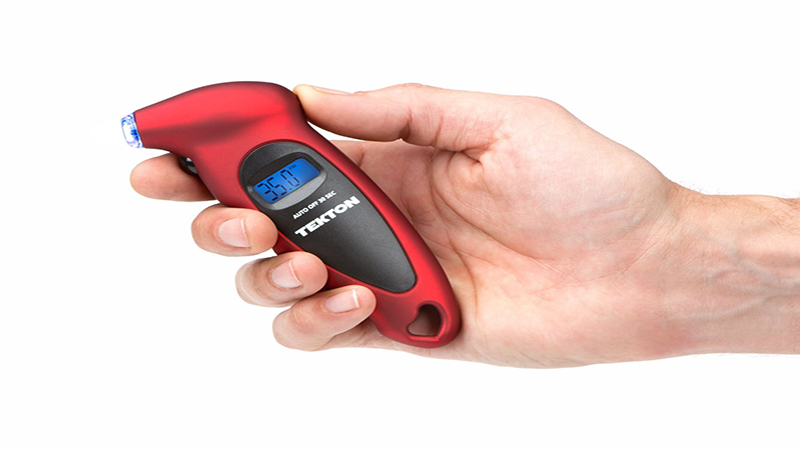 TEKTON 5941 Digital Tire Gauge Review - Get Tire Pressure Readings at Night