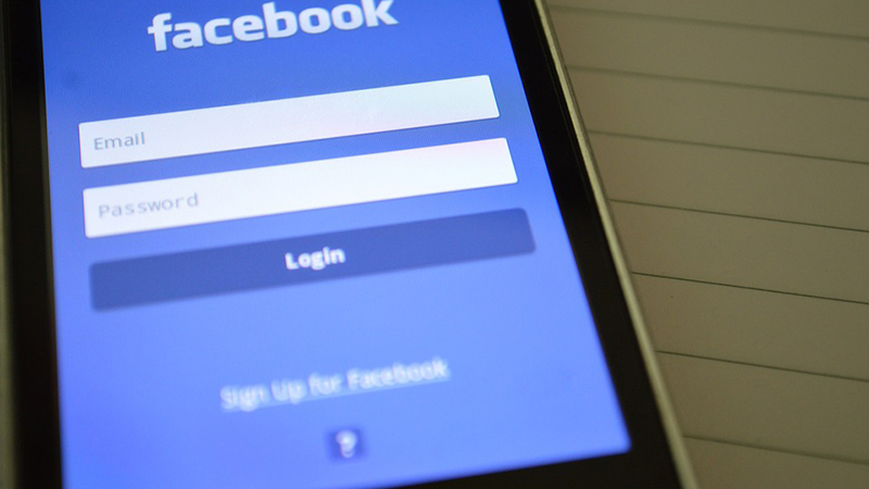 Facebook – Of Chatbots and Cameras