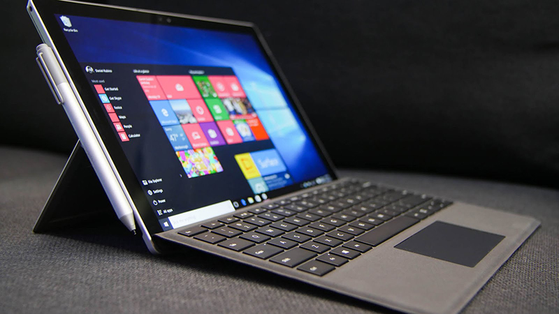 Microsoft Surface Pro 4 - How Does Apple's Ultra-Light Laptop Fair With the Apple MacBook?