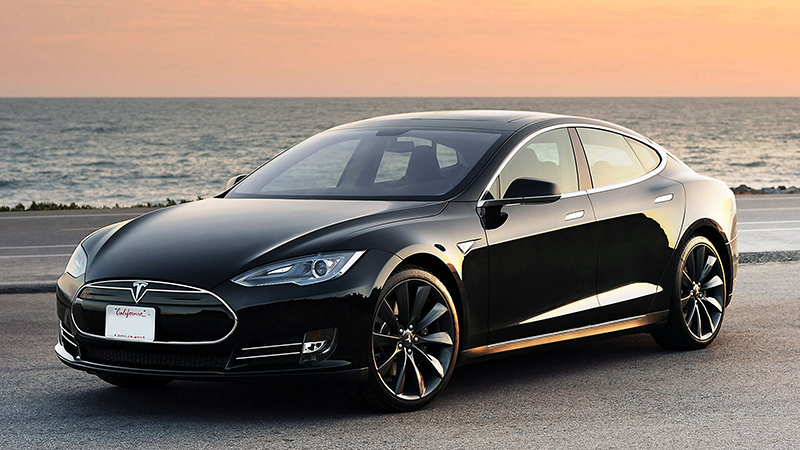 Tesla - Chinese Billionaire Plans to Raise the Bar in the Competition. Wants to Make Cars Free.