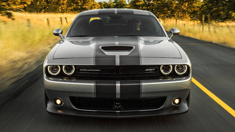 2015 Dodge Challenger SRT Hellcat Review - This Feline Can't be Tamed