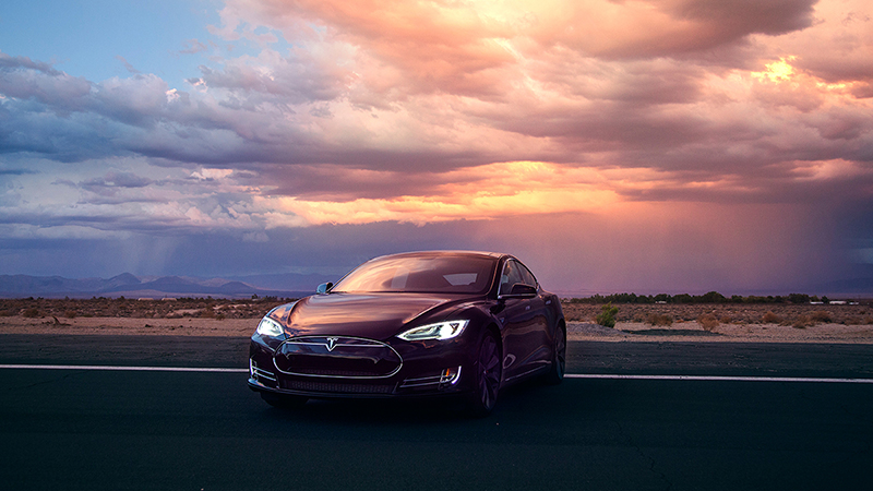 2015 Tesla Model S P85D Review - Lightning Quick Due to Two Electric Motors