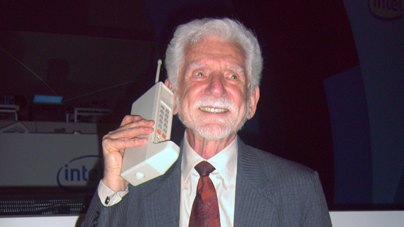 Marty Cooper - Inventor of First Handheld Cell phone Tells His Invention to Have a Major Flaw - Its Battery