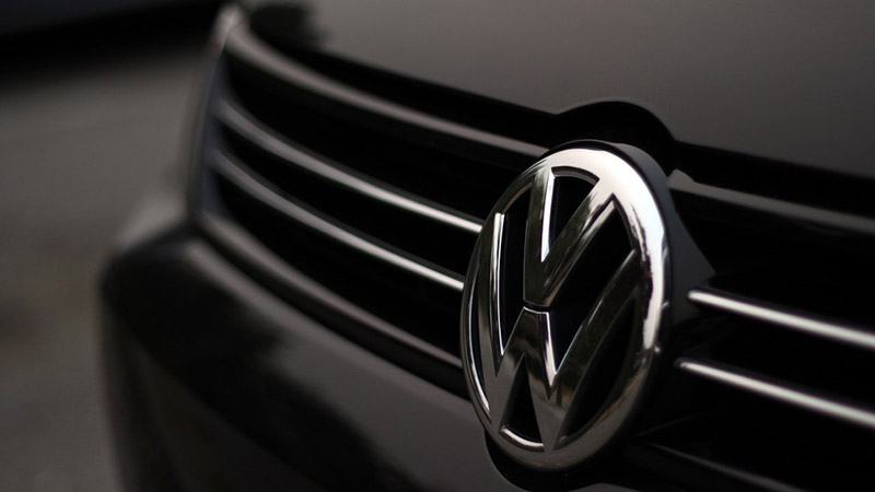 Volkswagen - Automaker to Spend Billions on Battery Plant, Reports