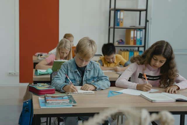 kids studying